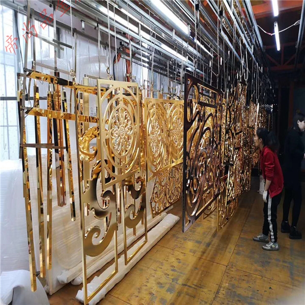铝雕金色花格